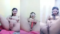 Jessy Chu Mengocok Kontol Sambil Bermalas-malasan Di Ranjang