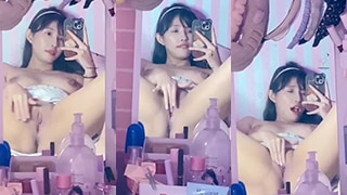 Katarina Mengoceh Di Depan Cermin Dengan Memek Mulusnya