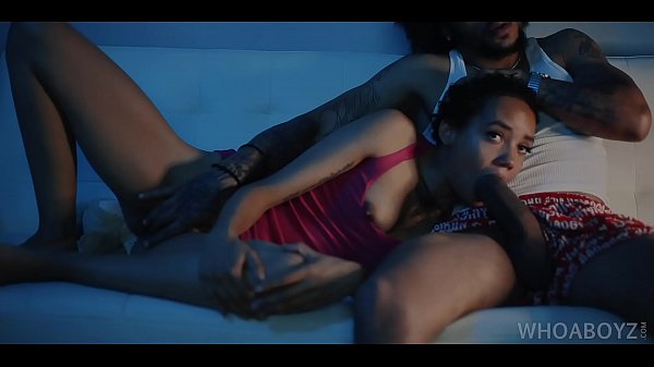 Anak Tiri Dipaksa Ngentot Sama Ayahnya Sampai Harus Nelenin Kontol