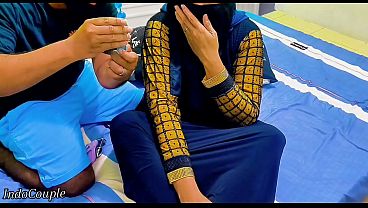 Adik Tiri Berhijab Nekat Buka Pussy Buat Main, Tapi Kakak Tiri Salah Lubang Masangin Mainan Anal