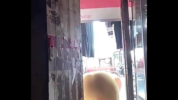 Gak Tahan Lagi, Jemur Baju Malah Diajak Ngentot