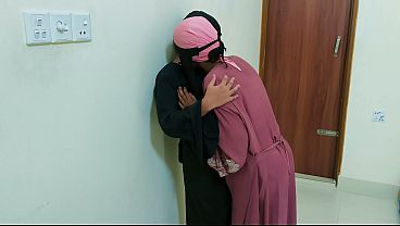 Desi Bhabhi Panas Masak Sendiri Di Rumah, Adegan Dewasa Asli
