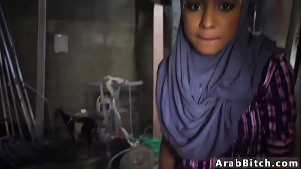 Paha Arab Montok Bergoyang Di Titik Jatuh, 23km Dari Pangkalan