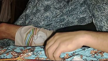 Malam Tadi Mama Tiri Gue Kasih Sensasi Enak Banget, Gue Colokin Dua Jari Ke Memeknya Sampe Keluar Air.