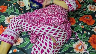 Ibu Tiri Celananya Sobek, Anak Tiri Langsung Ngewe Memeknya Dari Belakang, Pantat Bulat Montok.