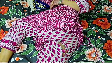 Ibu Tiri Celananya Sobek, Anak Tiri Langsung Ngewe Memeknya Dari Belakang, Pantat Bulat Montok.
