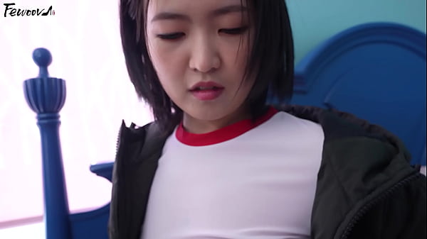 Korea – Goyang Seksi Pacar Pamer Payudara Dengan Stoking Hitam Menggoda