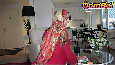 Menggoda Adik Tiri Berkerudung Usai Ia Merapikan Rumah