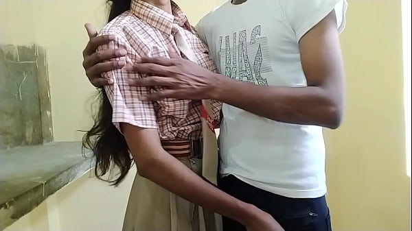 Cewek Desa India Digarap Sama Pacar Sekolahnya Yang Masih 18 Tahun, Makin Greget Di Pinggir Sawah.