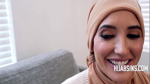 Mengoyak Tabu Budaya Dengan Setiap Goresan Yang Menggoda