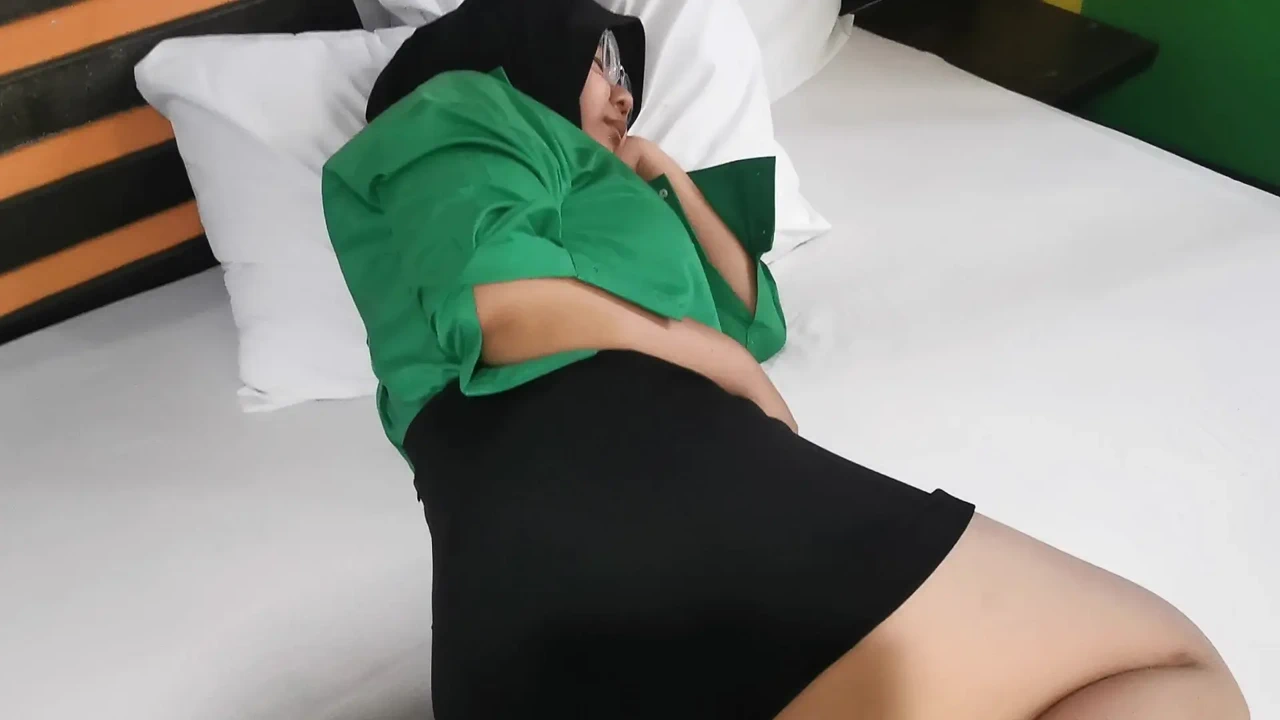 The Stepsister Woke Up And Played With Her Stepbrother.