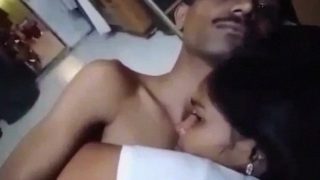 Buka Baju Bhabhi, Main-main Dulu, Baru Ngewe Panas.