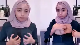 Hijab Doyan Banget Nikmatin Remas-remas Toketnya.