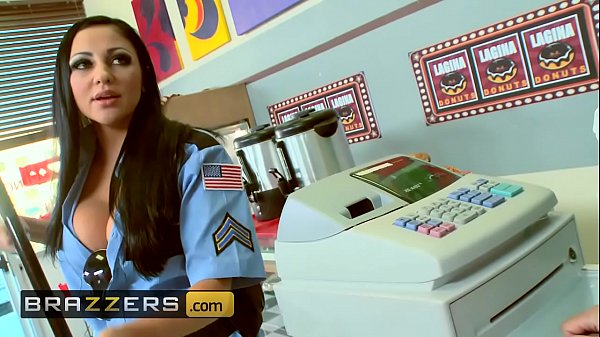 Besar Banget Titsnya Pake Seragam – (audrey Bitoni, Honey White, Johnny Sins) – Boston Cream – Brazzers