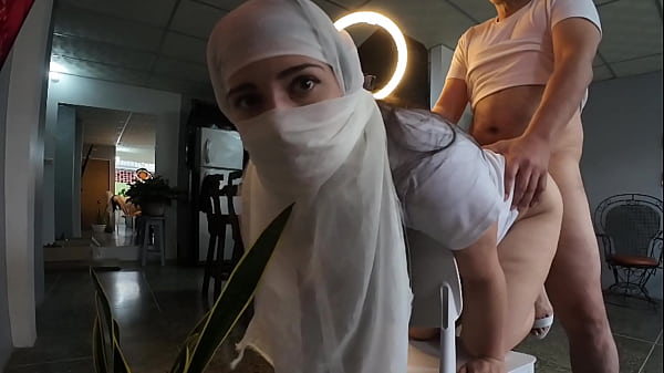 Ibu-ibu Berjilbab Minta Diisi Sampai Penuh Di Pantatnya Setelah Digenjot Brutal.