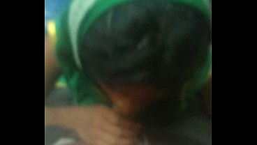 Desi Bibi Pengemis Di Kereta Lokal Main Seru, Ngebut Bikin Basah