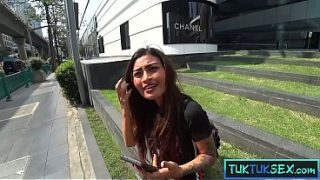 Bokep Thailand Montok Mungil, Ibu-ibu Sangek Ngewe Seru Sama Bule Gede