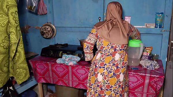 Tidur Bareng Istri Temen Pas Dia Lagi Masak, Enak Banget