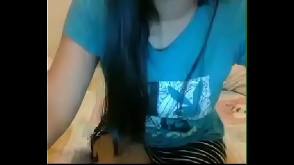 Ngentot Bareng Cewek Seksi Indonesia Di Camfrog, Crot Di Depan Layar.