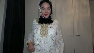 Pov – Ngewein Adik Tiri Muslimah Berhijab Romantis
