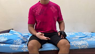 Ibu Tiri Bantu Anak Tiri Yang Luka Mandi, Malah Godain Dia. Akhirnya Ngemut Kontolnya, Sebelum Digenjot Keras.