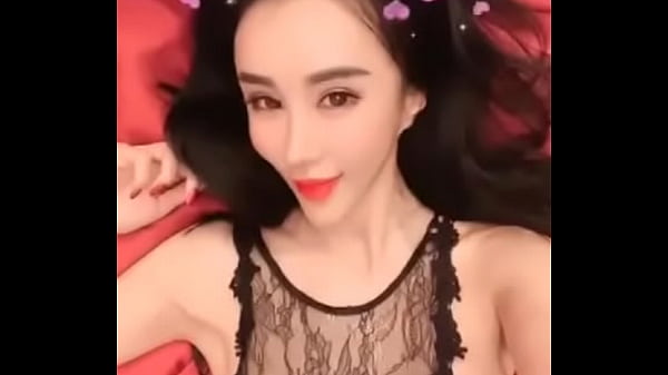 孟晓艺自己动手玩得湿透