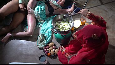 Ibu Tiri Dapur Xxx, Resep Desi Hot, Bikin Ngiler Di Dapur Sambil Main-main Sama Step Mom India.