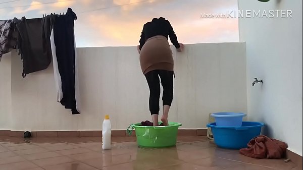 Cium Kaki Pantat Hijab Yang Basah