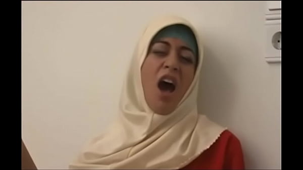 1101689 Cewek Arab Jilbab, Siap Digoyang