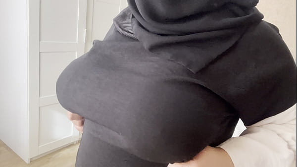Teman Punya Bini Arab, Sengaja Pamer Tetek Gede