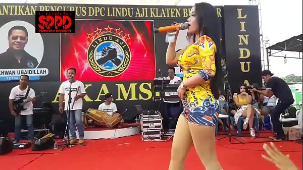 Tarian Erotis Indonesia – Sintya Riske Ngebor Panggung Dengan Goyangan Liar Bikin Muncrat
