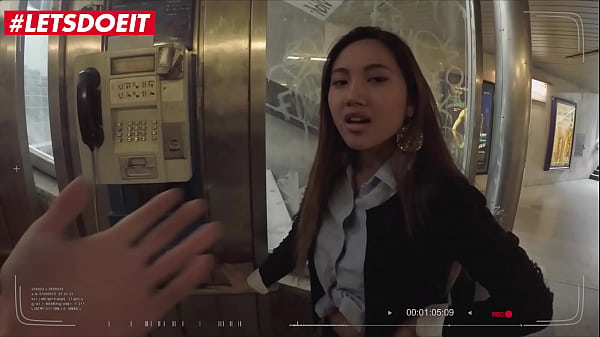 Ngentotin Kontol Gede Pas Liburan, Cewek Thailand Muda Minta Digojlok