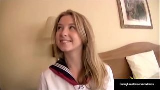 Pelajar Amerika Sunny Lane Dicolok Memek Basahnya Sama Orang Asia Horny!