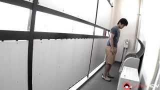 Ibu Rumah Tangga Jepang, Reiko Kobayakawa, Nikmati Ciuman Panas Di Bawah, Tanpa Sensor.