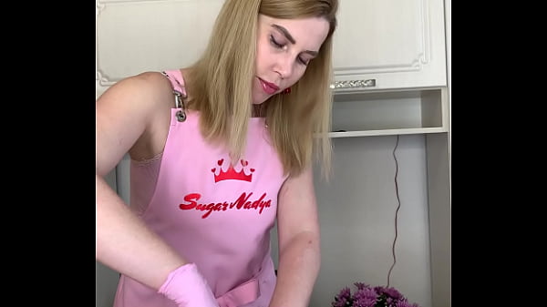 Wanita Rusia Seksi Lagi Wax Kontol Bulu Lebat