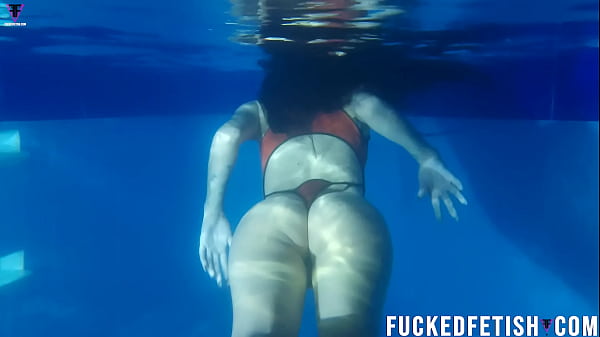 Helen Star Pake Masker Diving Di Kolam, Basah Kuyup, Gaya Liar Bikin Ngiler.