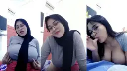 Acha Pake Hijab, Toket Montok, Cantik Pake Kacamata, Bikin Ngiler.