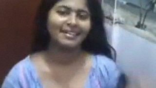 Bini Tetangga Lagi Mandi, Baju Tidur Sexy Langsung Dibuka, Keluar Semua Isi Kamar Mandi.