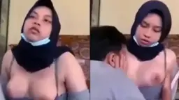 Jatah Nyusu Pas Pulang Sekolah, Bibir Masih Lengket Sama Rasa Asin Keringat Lo.