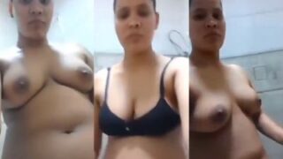 Seorang Wanita India Merekam Video Telanjangnya Untuk Kekasihnya.