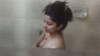 Video Kamera Tersembunyi Di Kamar Mandi India, Bikin Makin Panas Dan Bikin Ngiler!
