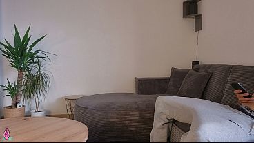Ibu Tiri Ngeliat Kontol Keras Anak Tiri Pas Lagi Bersihin Rumah, Langsung Bantuin Keluarin Semua Di Pantat Gede Bulatnya.