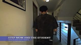 Ibu Tiri Lagi Panas, Muridnya Makin Liar.