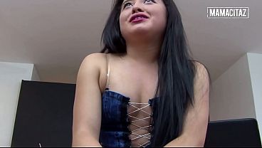 Goyangin Pantat Tebal Latina Pake Rok Mini, Dia Gak Bisa Berhenti Megang-megang