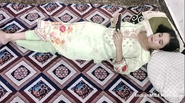 Cewek India Nonton Bokep Di Hape, Digenjot Keras Sama Kakak Tiri – Suara Hindi