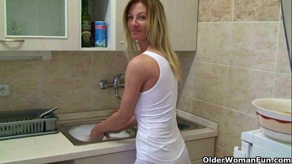Ibu Bikin Video Coli Sendiri Di Rumah, Bikin Makin Pengen