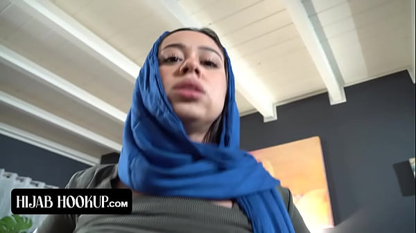 Binal Arab Ngencokin Kontol Abang Tirinya Biar Diem, Jangan Sampai Ketahuan Orang Tua Sambungan Yang Keras.