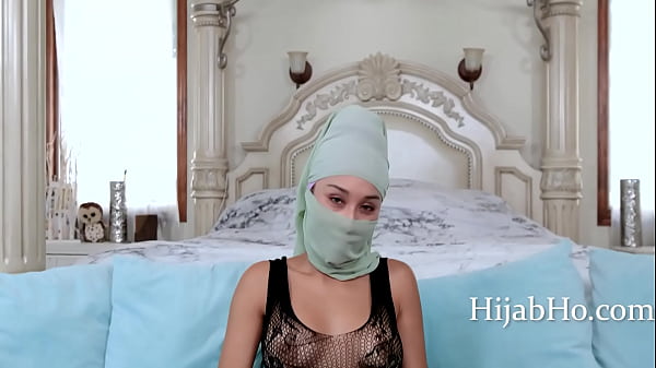 Ibu Tiri Berhijab Bikin Tenang – Cali Lee, Gerakannya Bikin Merem Melek