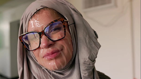 Hijab Dilepas, Crot Di Muka Ibu Bule Sange.