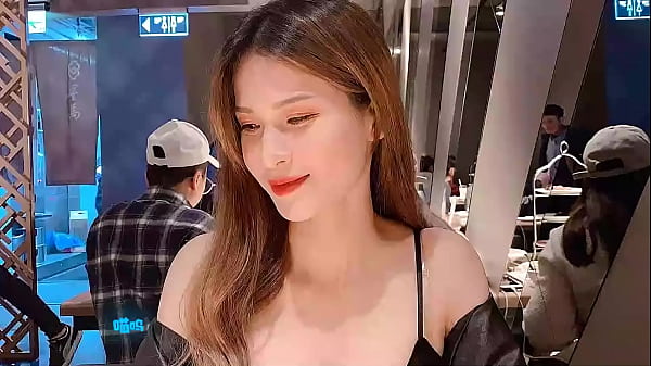 Swag小骚货睡梦中被人插醒，高潮爽翻天
